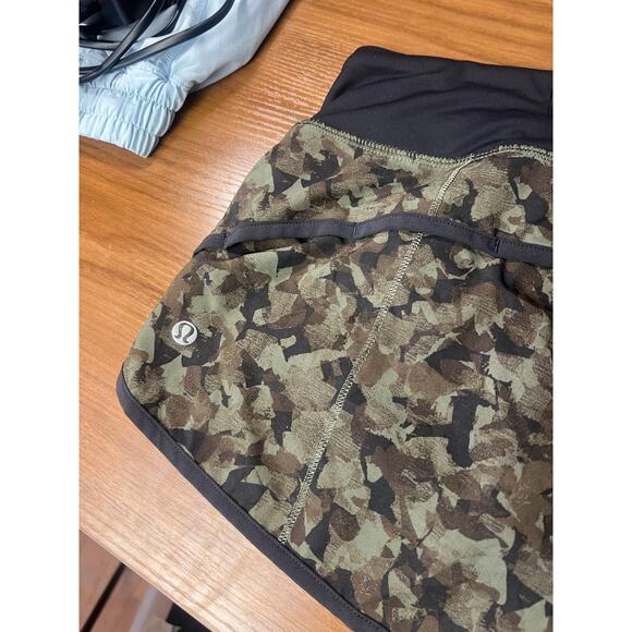 Lululemon Athletica Green Black Camo Print Running Shorts Size US 4 - Picture 3 of 5